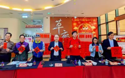 墨香迎新歲 春聯、紅包免費送!草屯療養院新春揮毫活動民眾排隊索取迎好年