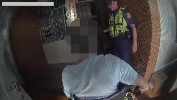 倒在路上的不是陌生人 是警方眼中的家人2