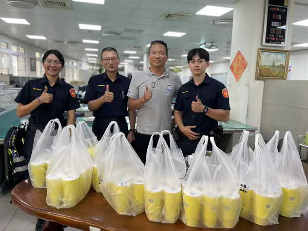 老翁騎車疑失智迷航 暖警急追11小時平安尋回