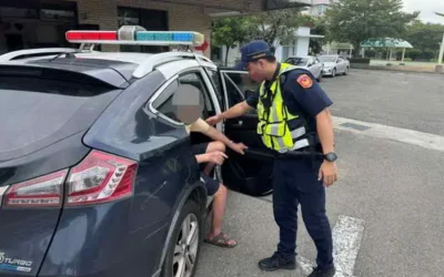 迷途長者徬徨街頭 暖警耐心相助平安返家