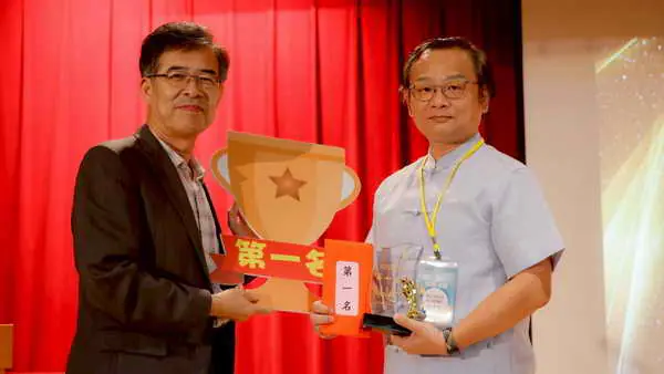 草屯療養院推動智慧藥事 服務成效卓著 AI科技導入藥事流程 神器亮相創意奪冠1