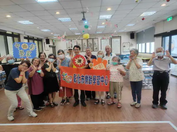 中彰榮家聯結彰化樂齡中心 活化長輩腦力桌遊趣1
