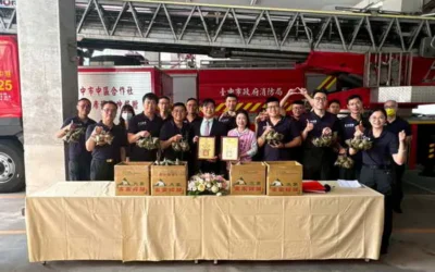 議員聯合企業端午節前夕贈愛心肉粽 為中市消防弟兄送暖