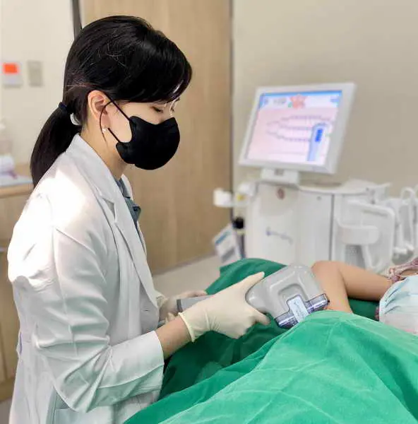 少年腋下異味多汗 無創微波重拾自信1