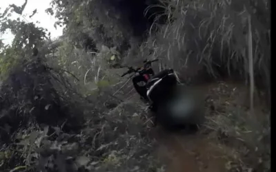 連日大雨山區泥濘 爽文警解救受困騎士