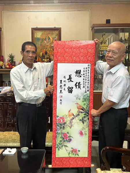 陳董事長蒼興榮退彰化縣記者公會 王惠美縣長贈