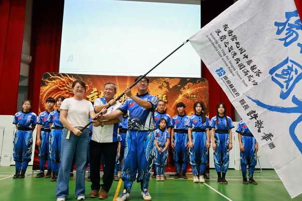 營北國中舞龍隊出訪波蘭巡演 王瑞德副縣長授旗勉勵1