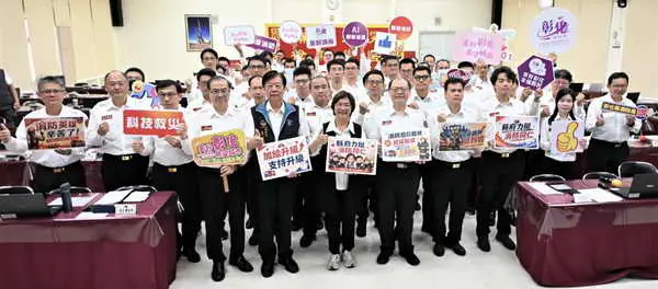 體恤消防救災風險 王縣長親赴消防局慰勉並宣布危險職務加給加成 每月最高增加3千880元