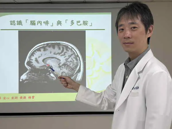 孩子為抓寶忘返 當心1