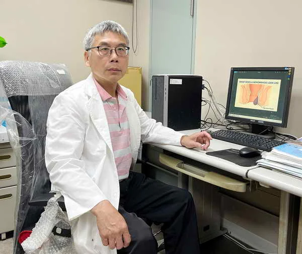 如廁坐馬桶滑手機習慣 痔瘡容易上身1