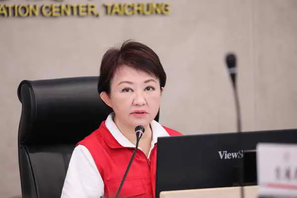 輕颱丹娜絲轉弱 盧市長坐鎮應變中心 指示全力協助家戶善後1