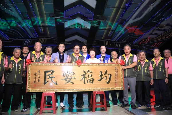 均安宮百年香火守護地方 盧市長贈匾