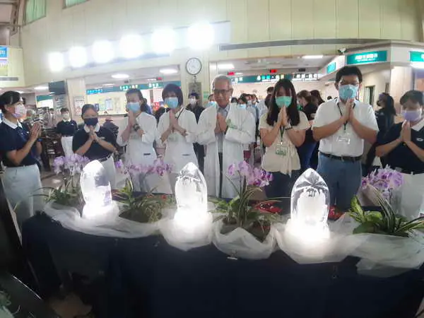 慈濟與竹山秀傳辦行動浴佛 祈願身心清淨健康