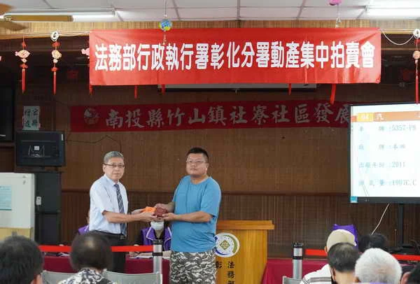 紫南宮旁彰化分署卦山法拍市集熱鬧登場 結合交通專案拍賣車輛成果亮眼 買氣強強滾