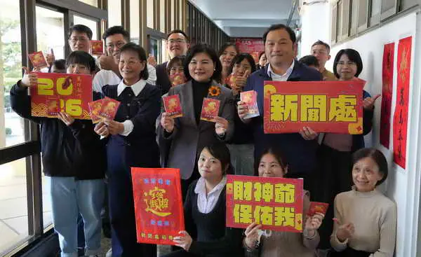 馬躍龍門賀新春 縣長張麗善送福袋祝1