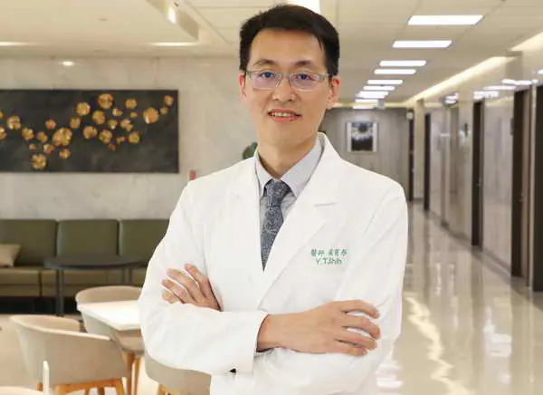 藝人神經受壓 脊椎融合手術甩下背痛