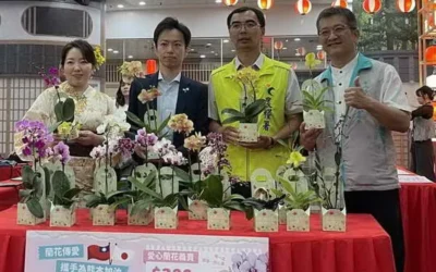 臺灣花卉和風慶典創意展演 臺日貴賓持「花伴扇」搧送祝福