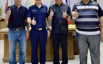 員警榮退 芳苑分局頒贈退休紀念品