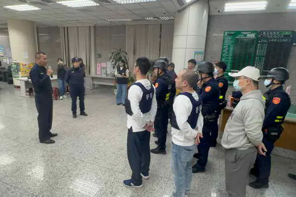 春節將至 草屯警與銀行合作防搶演練過程逼真1