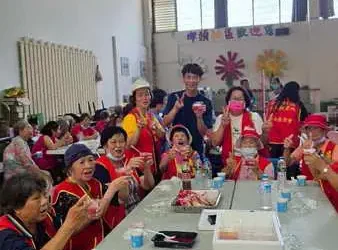 端午送暖不寂寞 華山基金會陪孤老創造甜蜜夏日回憶