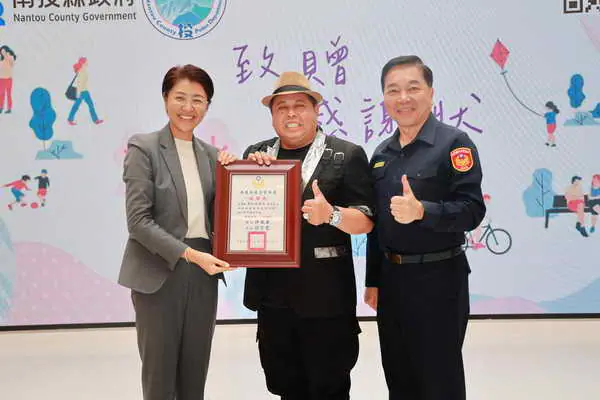 領萬元小心被騙 藝人1