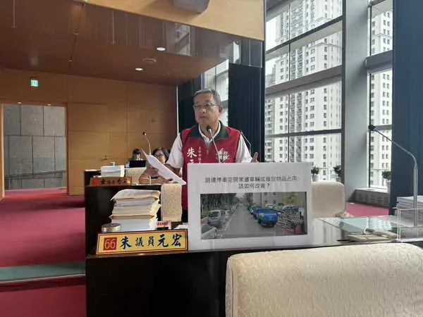 朱元宏議員關心路邊停車遭占用亂象 要求交通局加速劃格與擴大收費管理 讓市容更美好