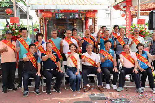 南投市包尾福德正神管理協會成立 許縣長贈匾揭牌1