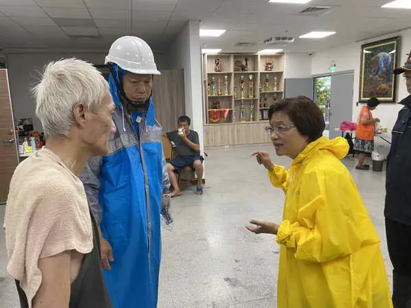 彰化縣長王惠美視察易淹水地區 調派抽水機 加速讓積水消退1
