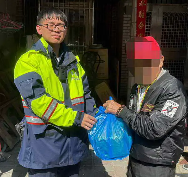 獨居老翁生活困難 警方即時送暖展現為民服務精神