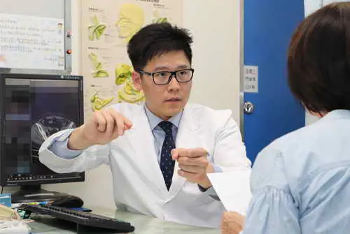 婦大腸癌 達文西自然孔手術切除1