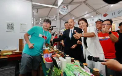 立法院長韓國瑜逛茶博 邀看10月10日南投國慶焰火