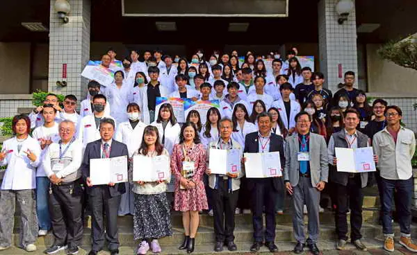 中臺醫放系小侖琴盃 郭庭維等奪冠1