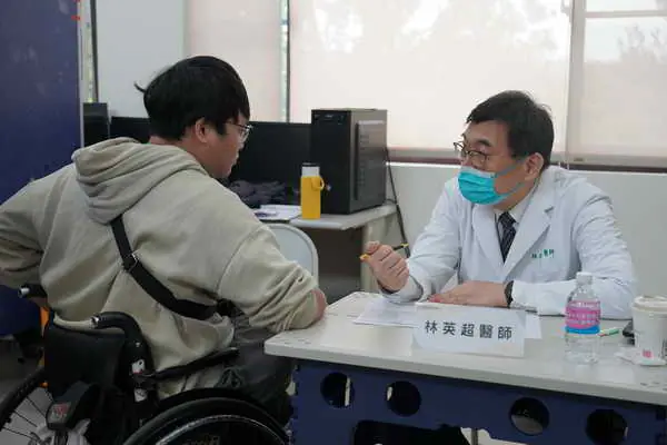 慈濟中區脊損中心義診 醫病零距離1