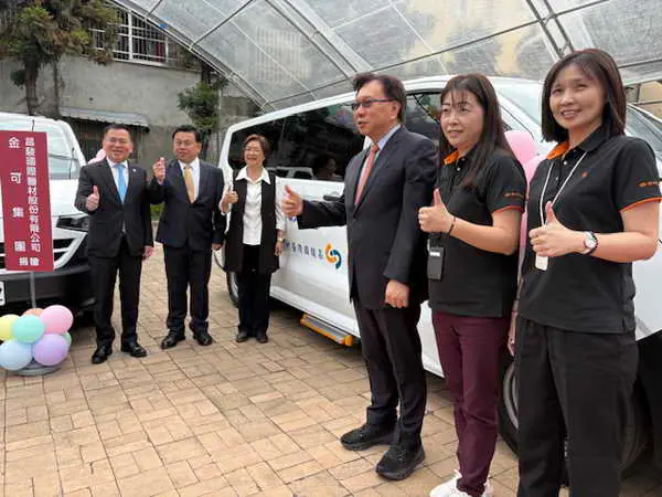 展現社會企業精神 金可集團40週年 捐贈3輛復康巴士回饋家鄉1