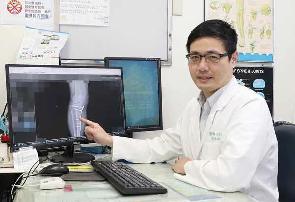 婦膝蓋骨折險截肢 高壓氧治療解危機1