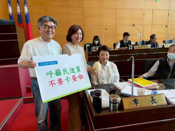 盧團隊點亮重大建設 黃馨慧送