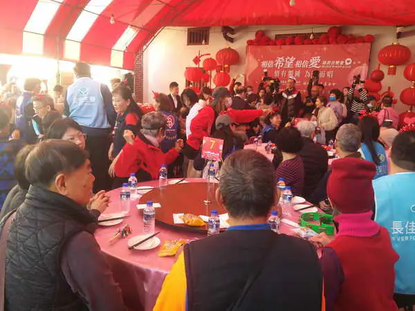 中醫大附醫慈善音樂會送暖獨居長輩1