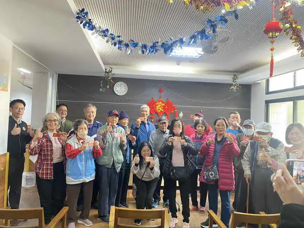 中彰榮家服務幹部發新年賀卡1