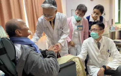 馬年「蘋」安健康隨行 中榮送暖病友