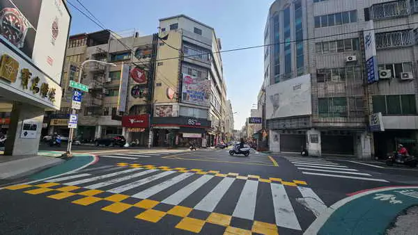 彰化市陳稜路行人優先區強化行人優先創造安全與商圈雙贏1