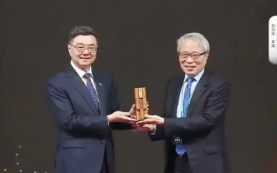 產業創新標竿～中國醫藥大學暨醫療體系鄭隆賓院長研究團隊榮獲今年經濟部「113年國家發明創作獎 」發明獎金牌，由行政院長卓榮泰頒獎表揚