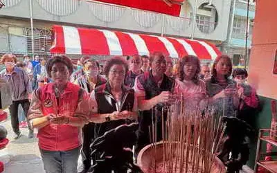 台中市南區國光里福正宮舉辦福德正神誕辰暨「頭牙」祈福祝壽活動,吸引不少信眾參與,現場人潮不斷