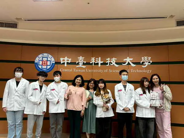 中臺醫放系授袍啟動臨床實習新篇章1
