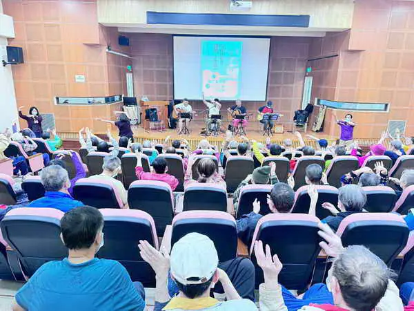 金曲歌王謝銘祐草屯療養院開唱1