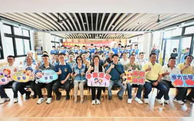 向選手致上最高敬意嘉勉員林國中、彰化藝術高中及二林高中等3校拳擊選手