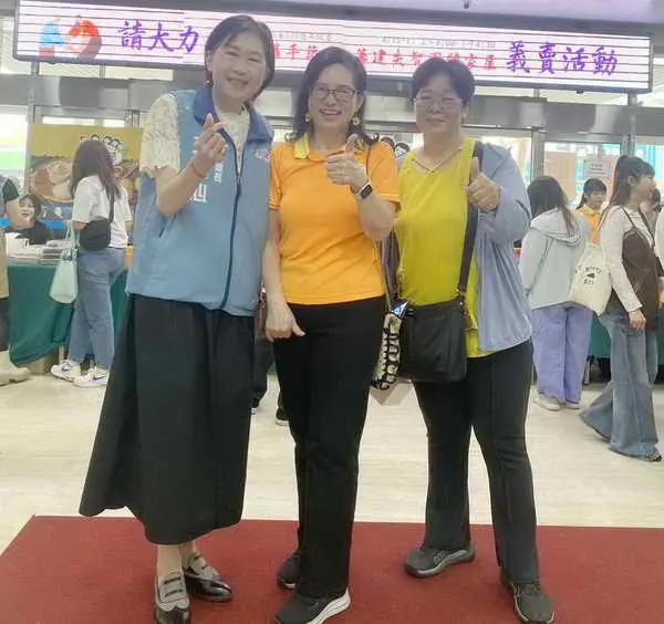 藝人莎莎出席公益義賣1