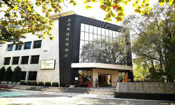 立院民主議政園區獲全臺首座環教認證1