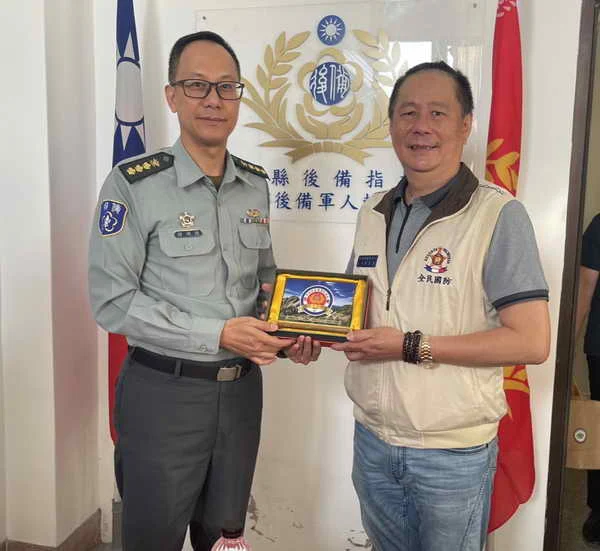 中部地區後備指揮部政戰主任韓上校拜會彰化地區輔導幹部1