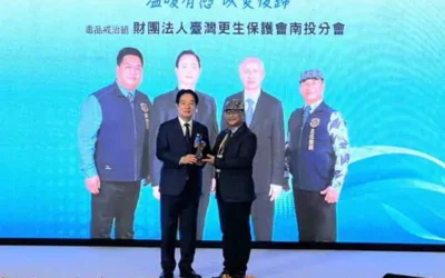 財團法人臺灣更生保護會南投分會榮獲「反毒有功人士團體獎」肯定,總統親自出席頒獎