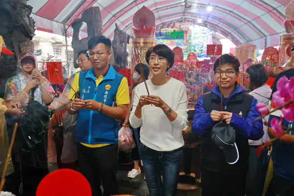 南投市城隍遶境日巡 鑼鼓喧天風雨無阻1